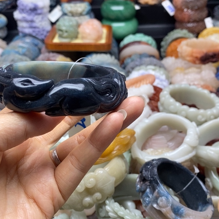 石英质玉手镯未镶嵌