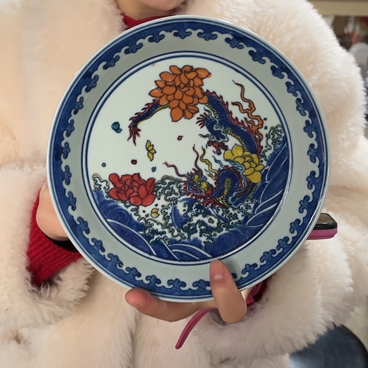 瓷片///////直径19厘米。绿。