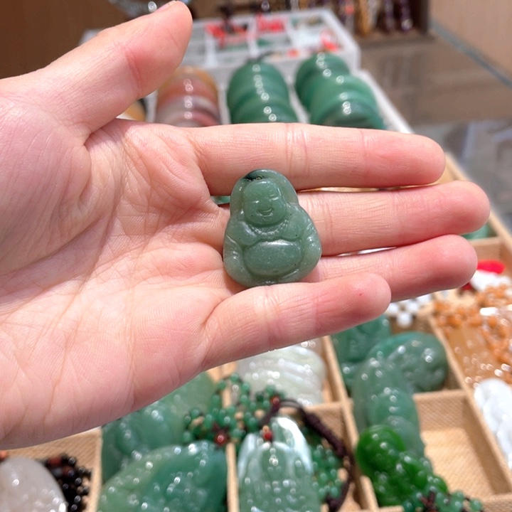 石英质玉未镶嵌颈饰