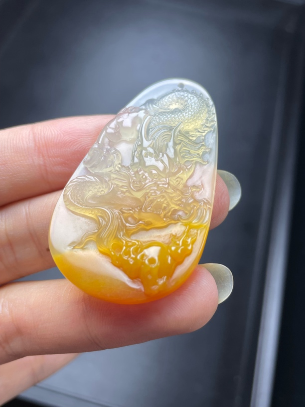 黄龙玉团坡龙牌挂件