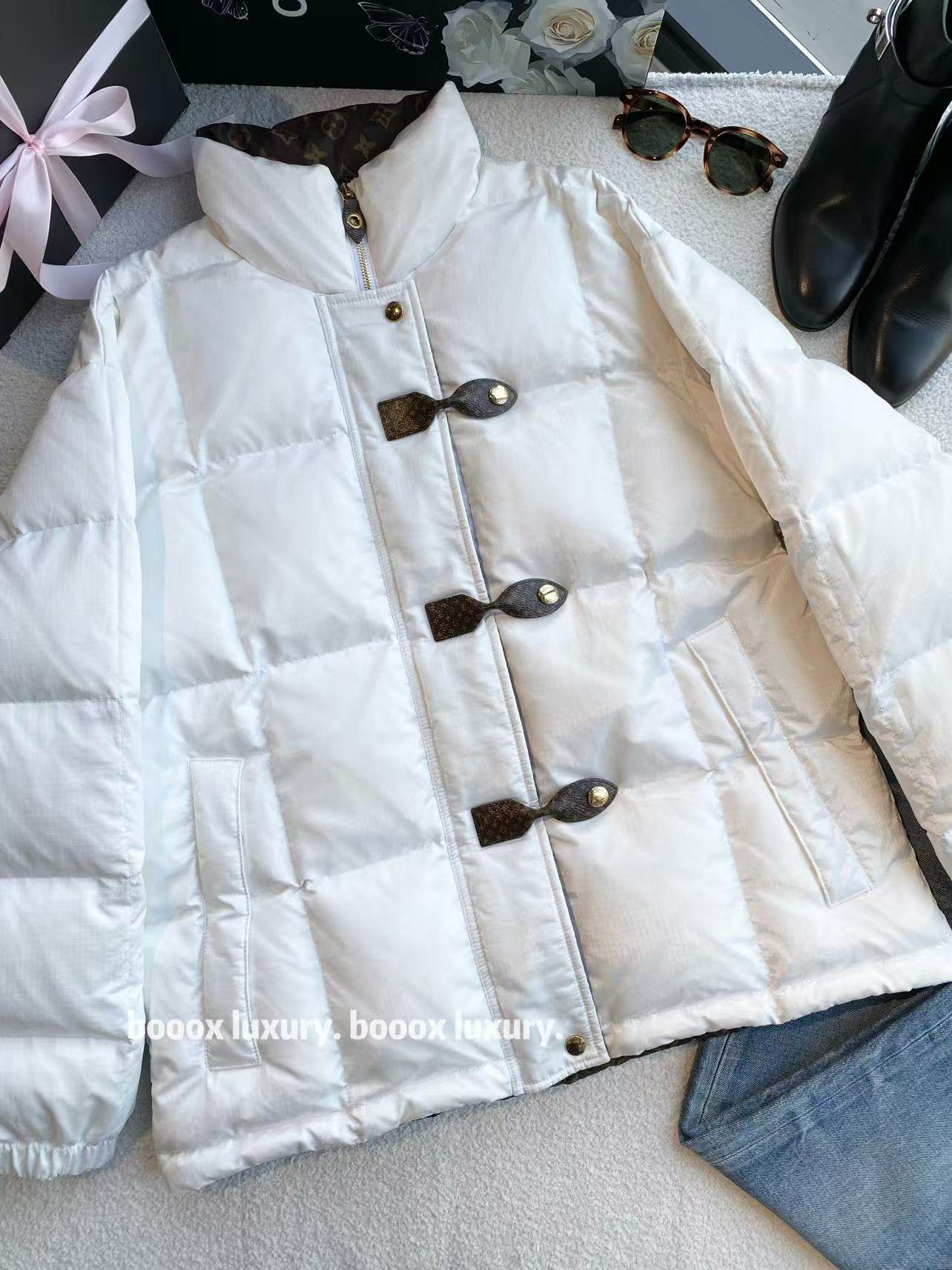 95新 LouisVuitton/路易威登 yy1464 胶囊款老花羽绒服 38码 