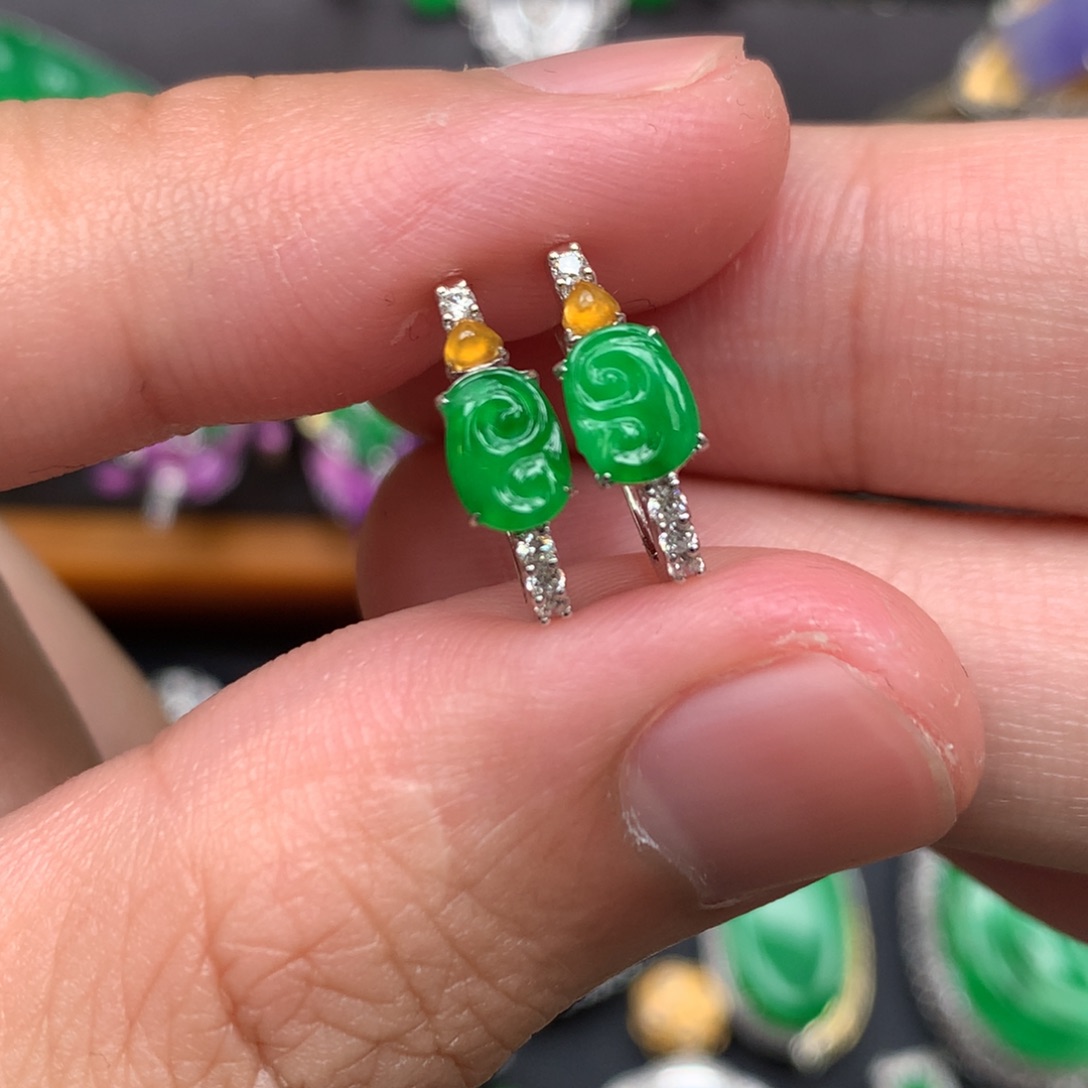 翡翠18K金镶嵌耳饰