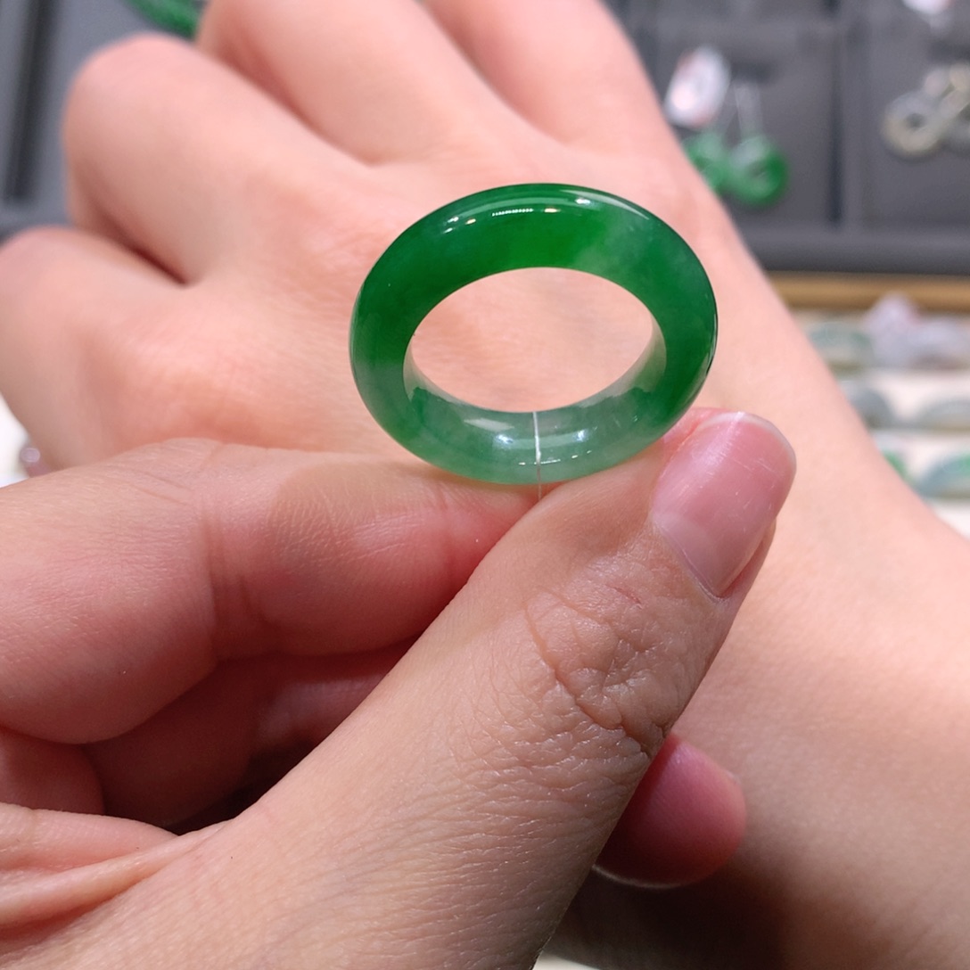 翡翠戒指未镶嵌翡翠