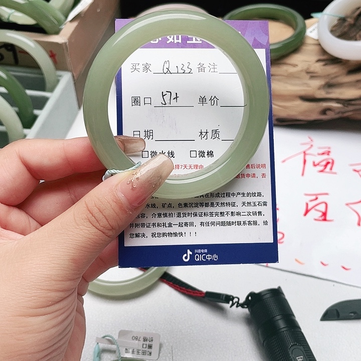 和田玉手镯未镶嵌