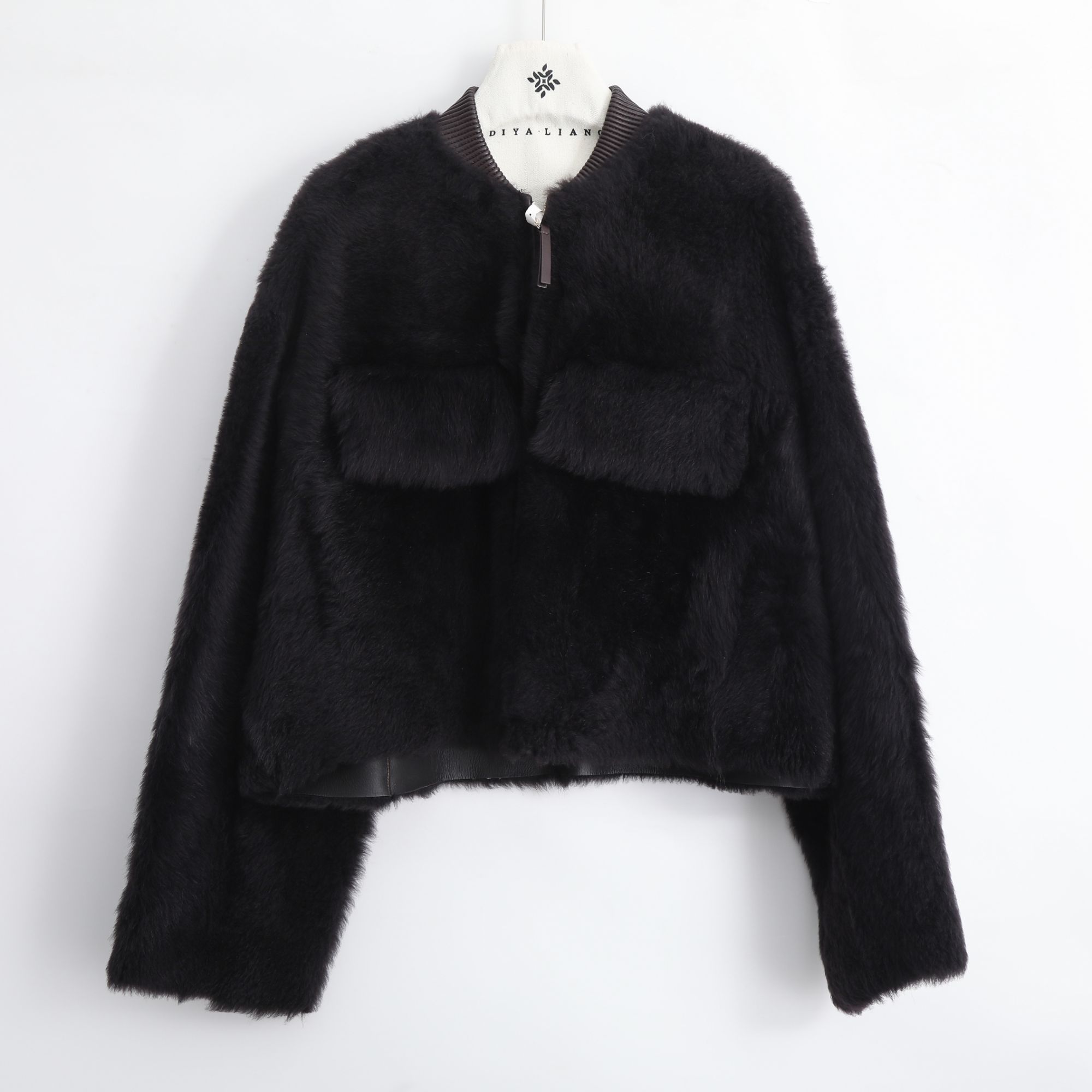 女短款保暖短外套珍珠貂毛短大衣时尚黑色开衫服装S23351