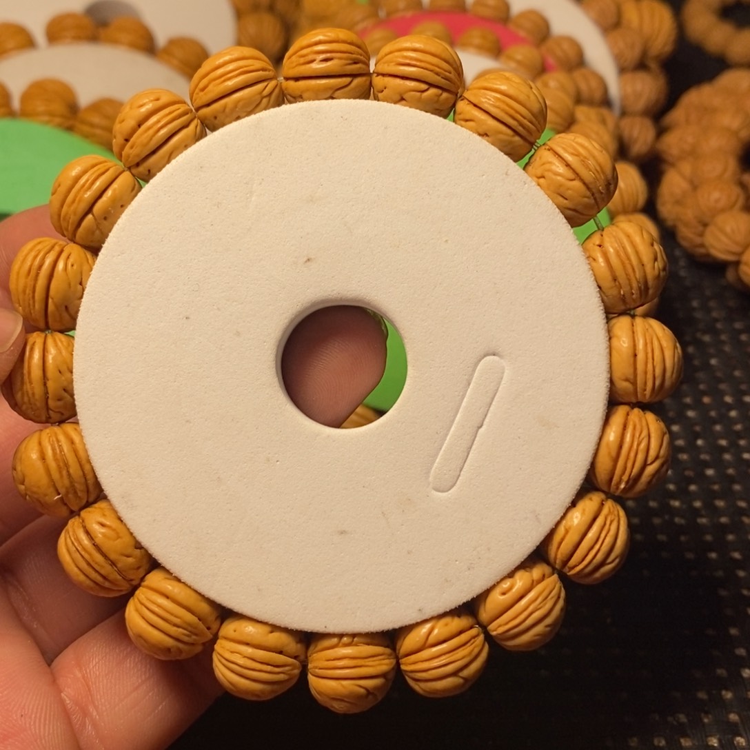 在***_吊坠桃核桃核手串