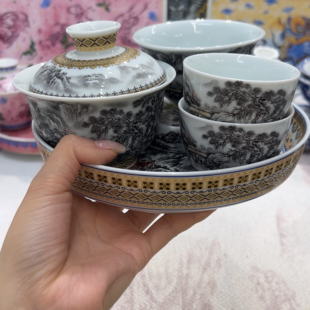 伊***人陶景德镇陶瓷工厂福利价