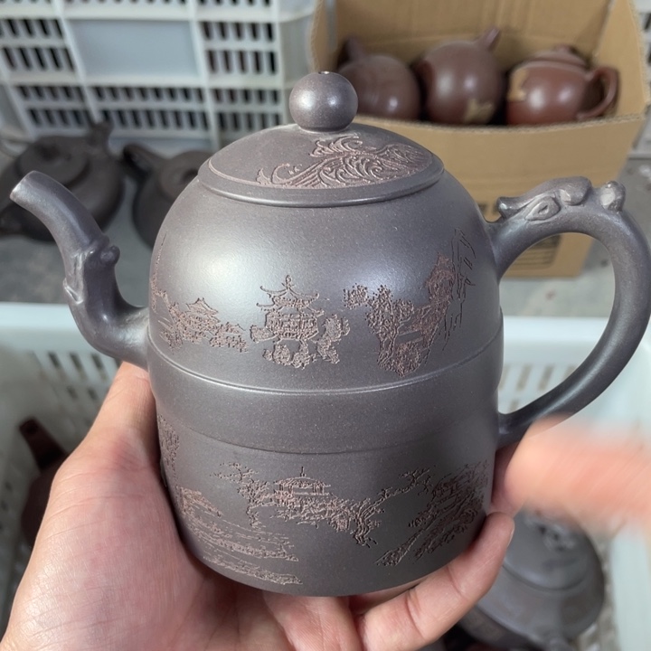 老厂紫砂壶一件。