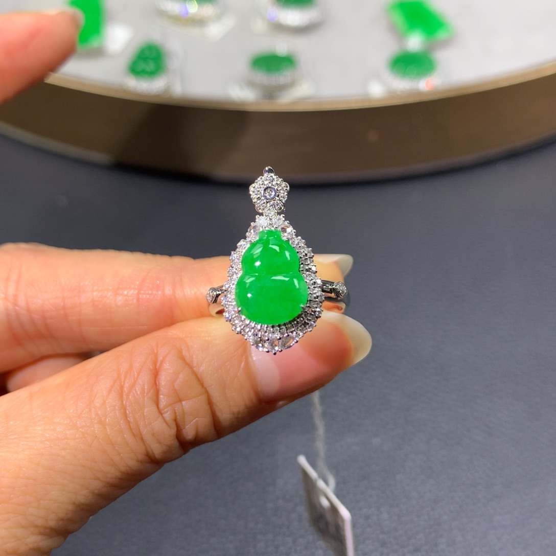 翡翠戒指18K金镶嵌翡翠