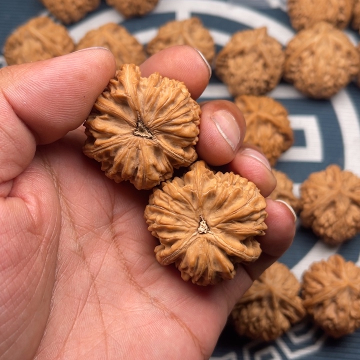 文玩核桃吊坠B****r三棱