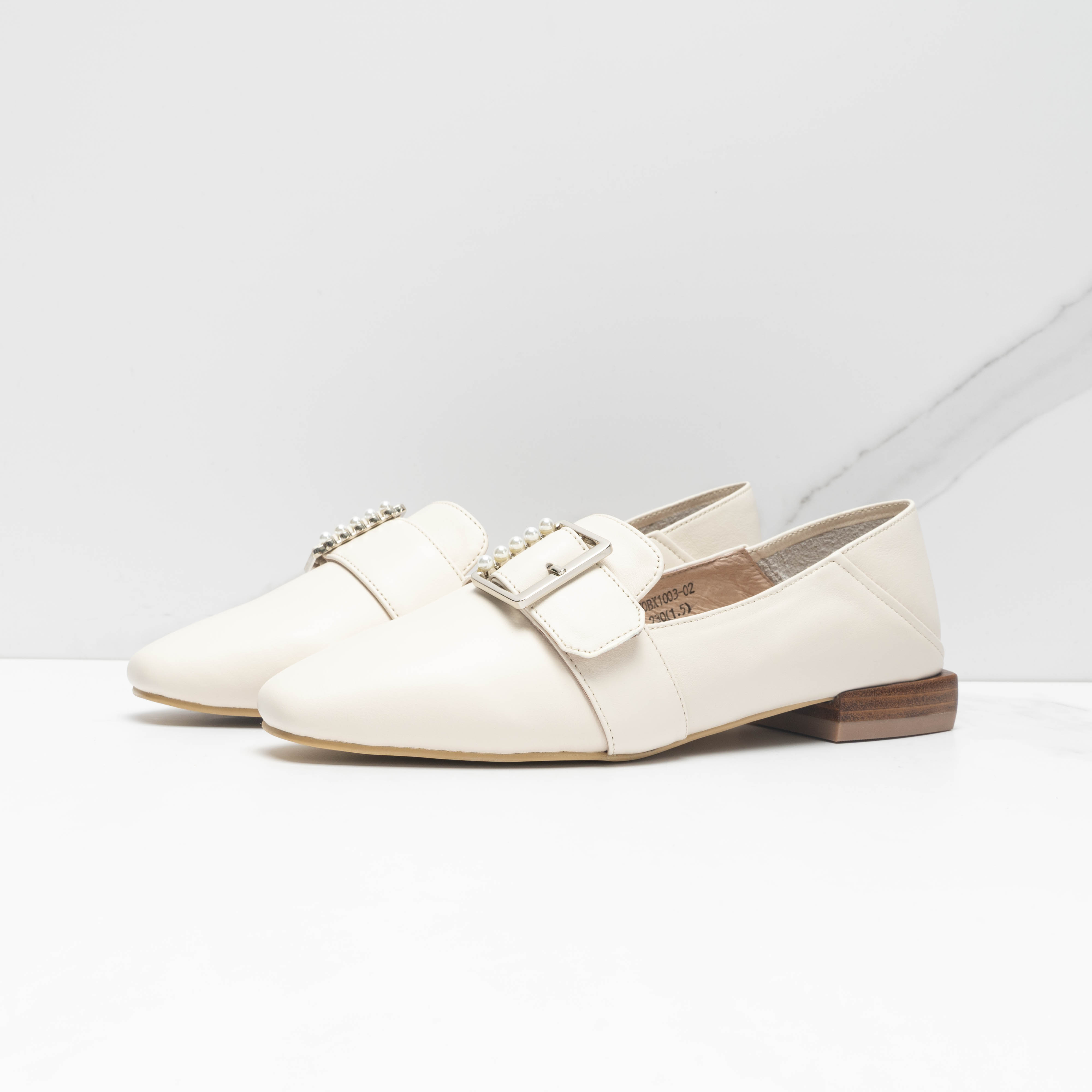 全新未使用  Cubic女士方扣乐福鞋CBGS00003