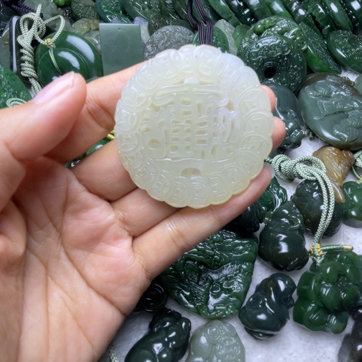 和田玉未镶嵌颈饰