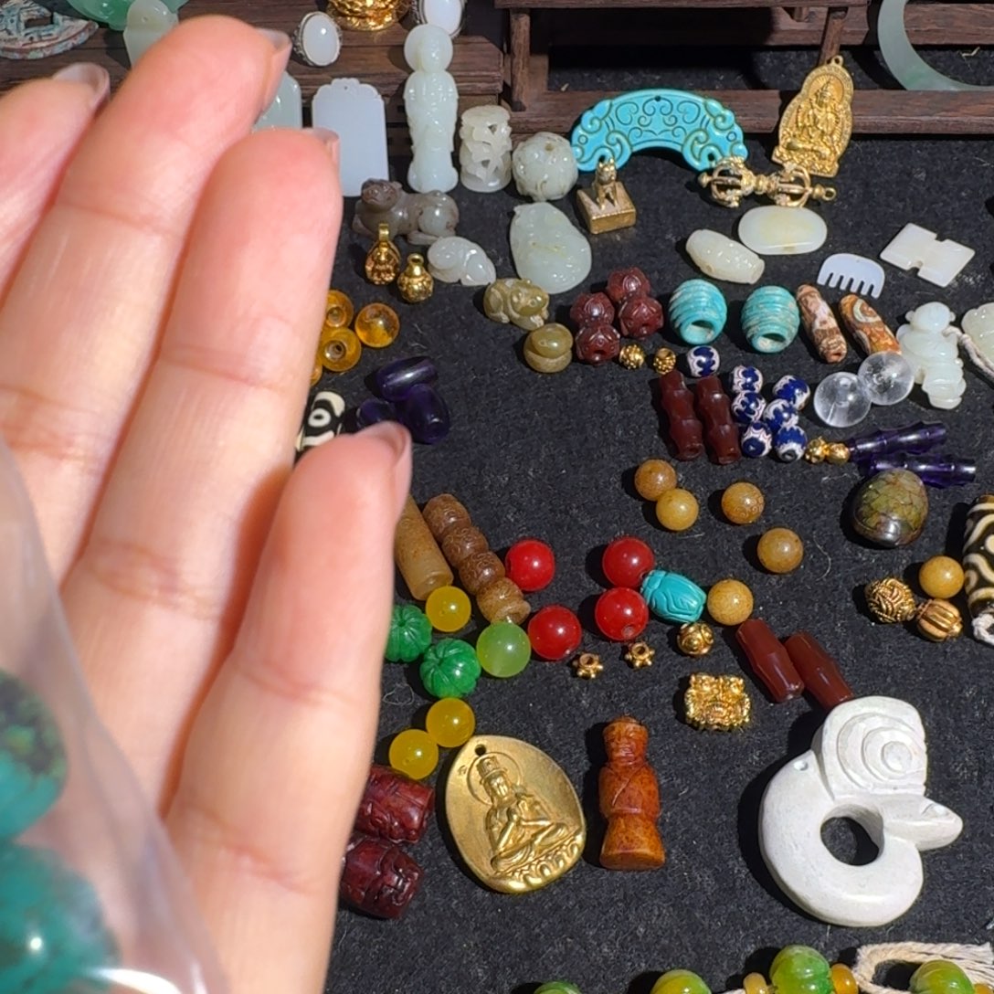 玉***引玛瑙/玉髓未镶嵌颈饰