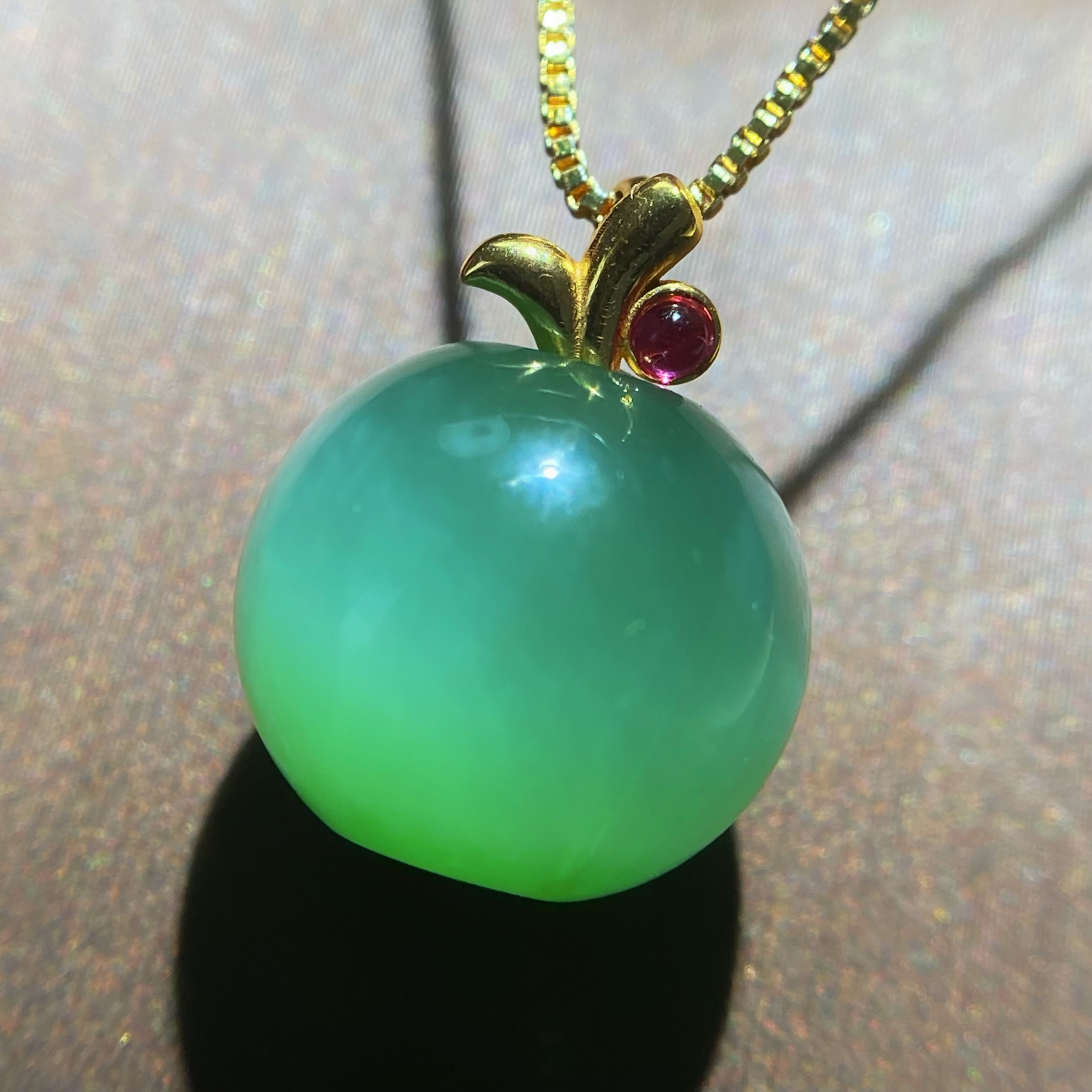 天然和田玉俄料碧玉猫眼苹果18K金扣吊坠挂件女精品气质百搭@0079