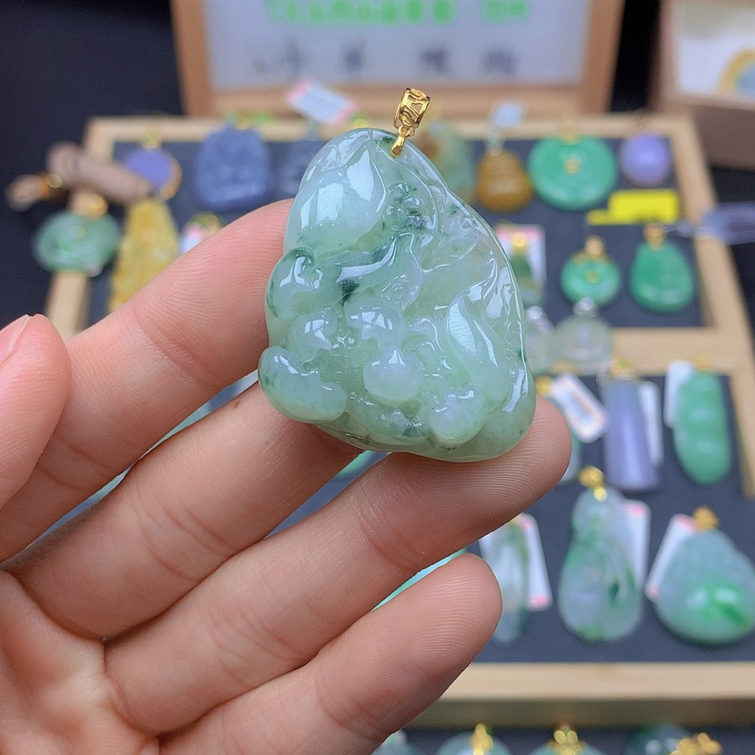 翡翠颈饰18K金镶嵌翡翠