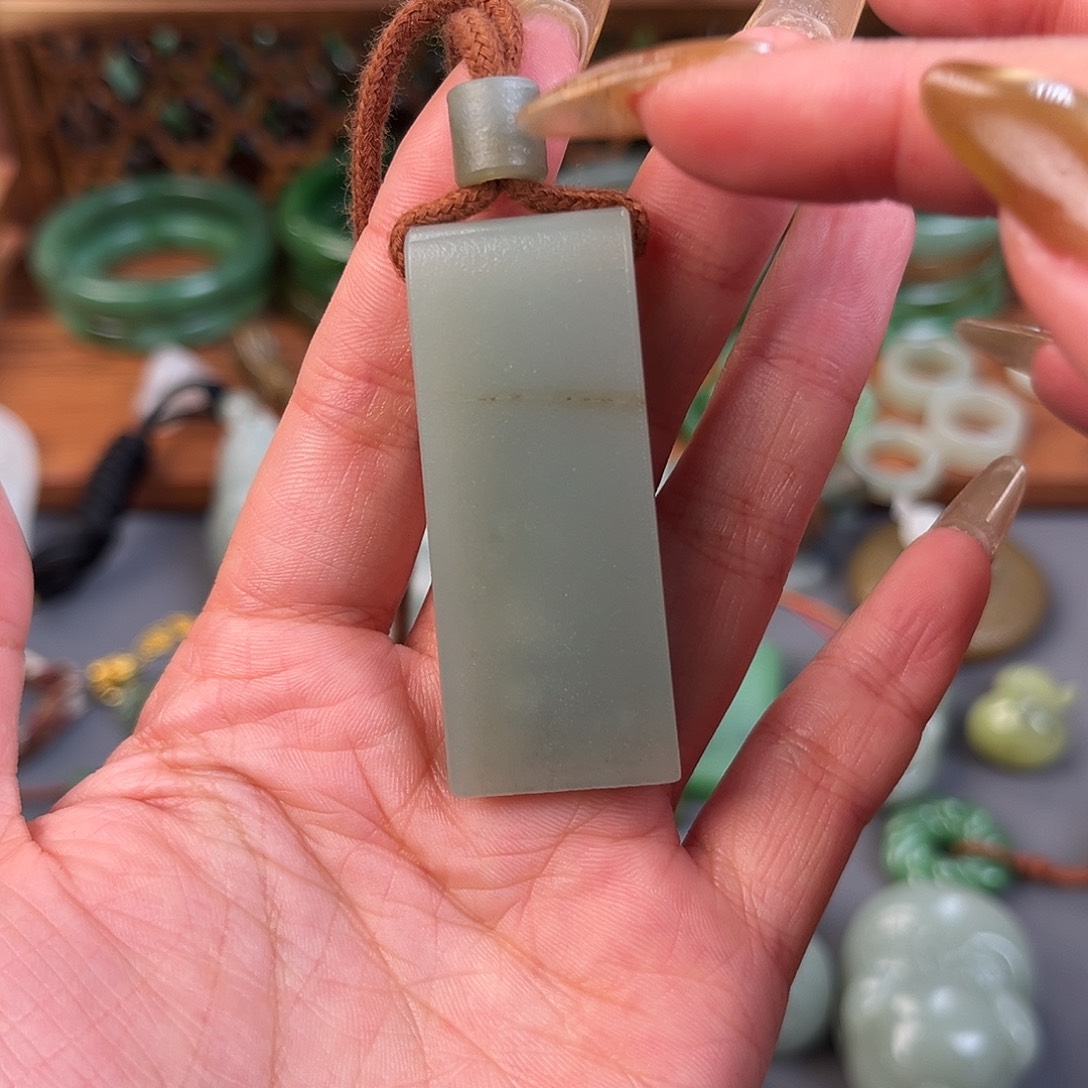 和田玉（糖玉）未镶嵌颈饰