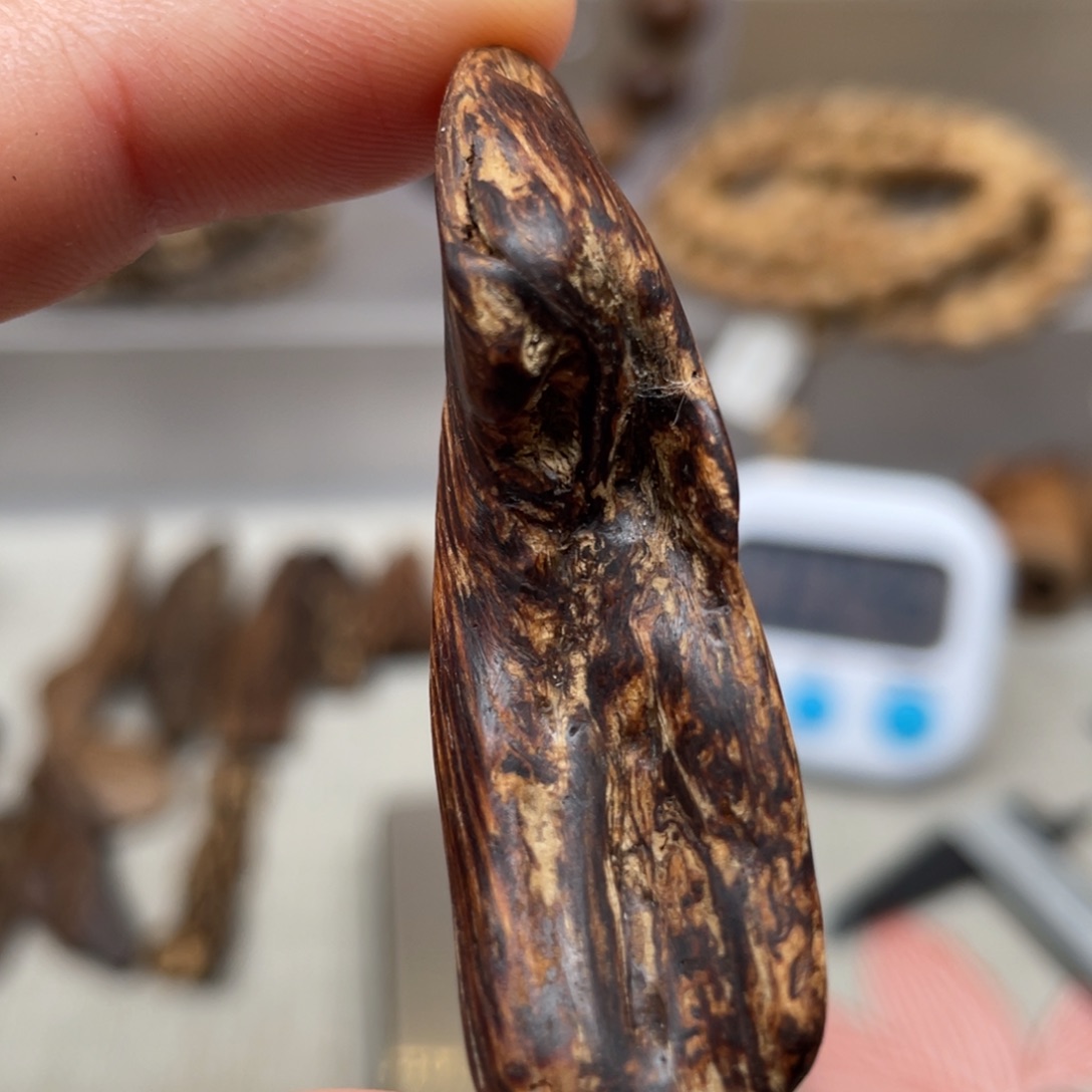 【闪购商品】沉香吊坠芽庄留疤沉水4.6克+