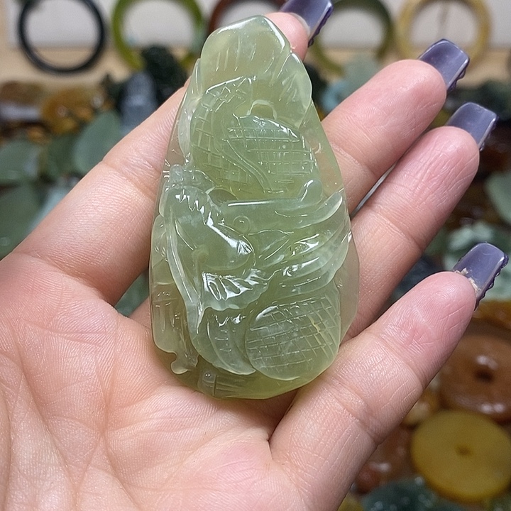 蛇纹石玉吊坠未镶嵌