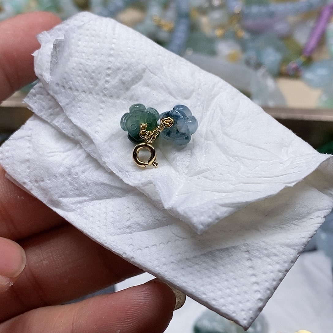 翡翠颈饰未镶嵌闪