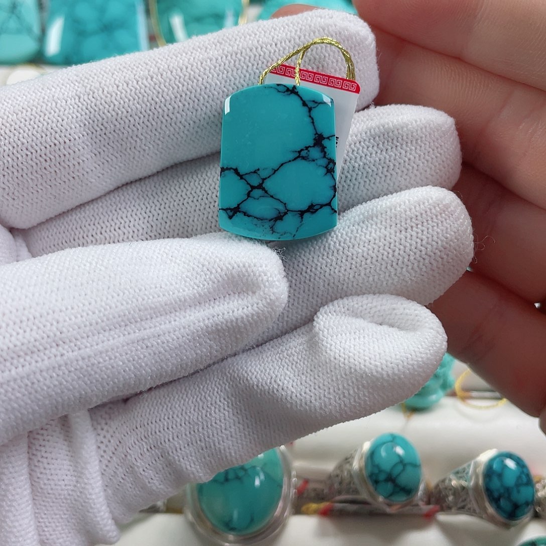 绿松石颈饰未镶嵌