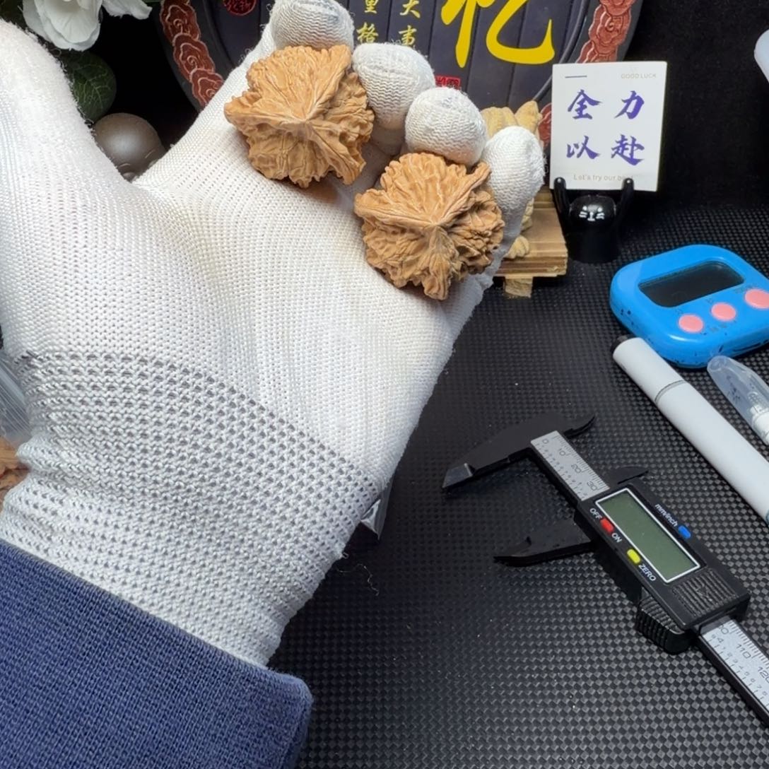 J***楊吊坠文玩核桃三棱