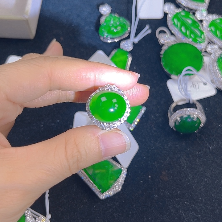 翡翠吊坠(不含链)银S925镶嵌小*