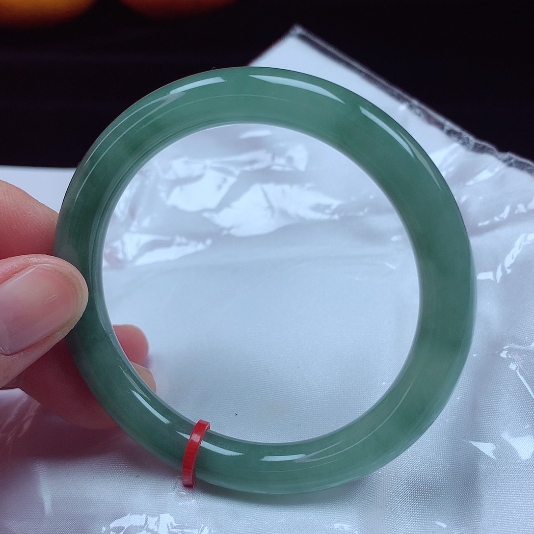 翡翠手镯（圆镯）未镶嵌55圈