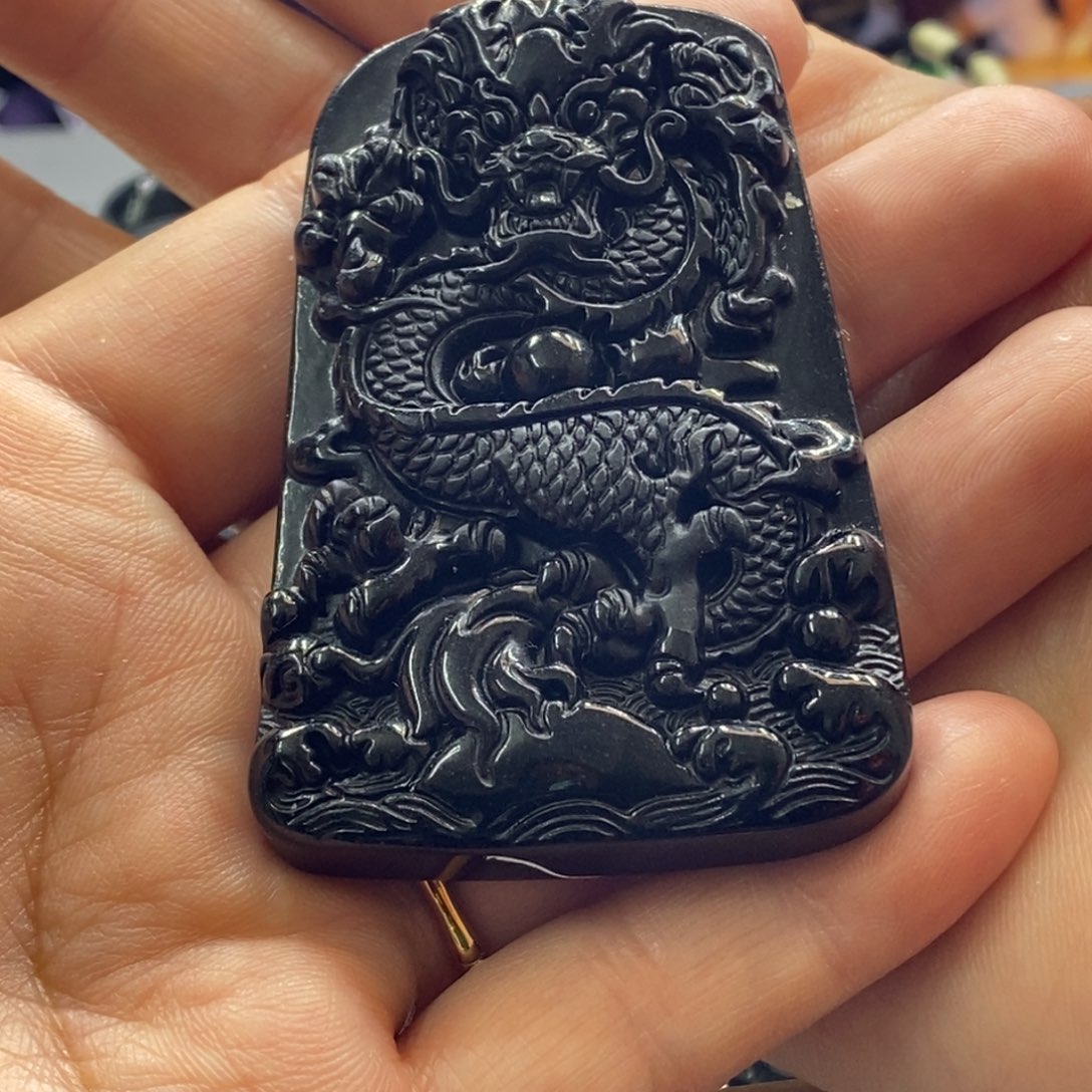 黑****翡翠未镶嵌颈饰668