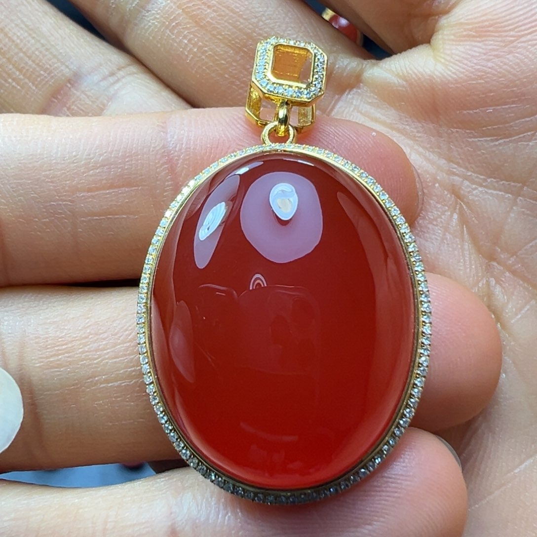 南红玛瑙吊坠18K金镶嵌