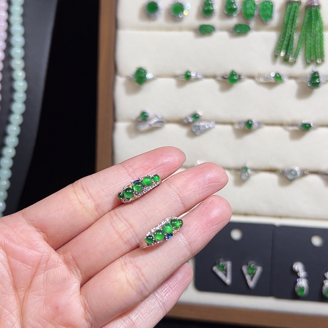 翡翠未镶嵌耳饰天然