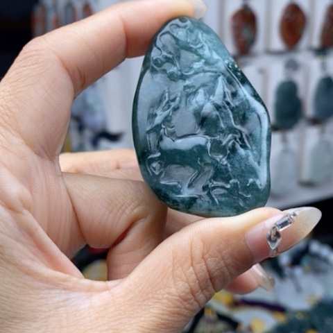 翡翠颈饰未镶嵌翡翠