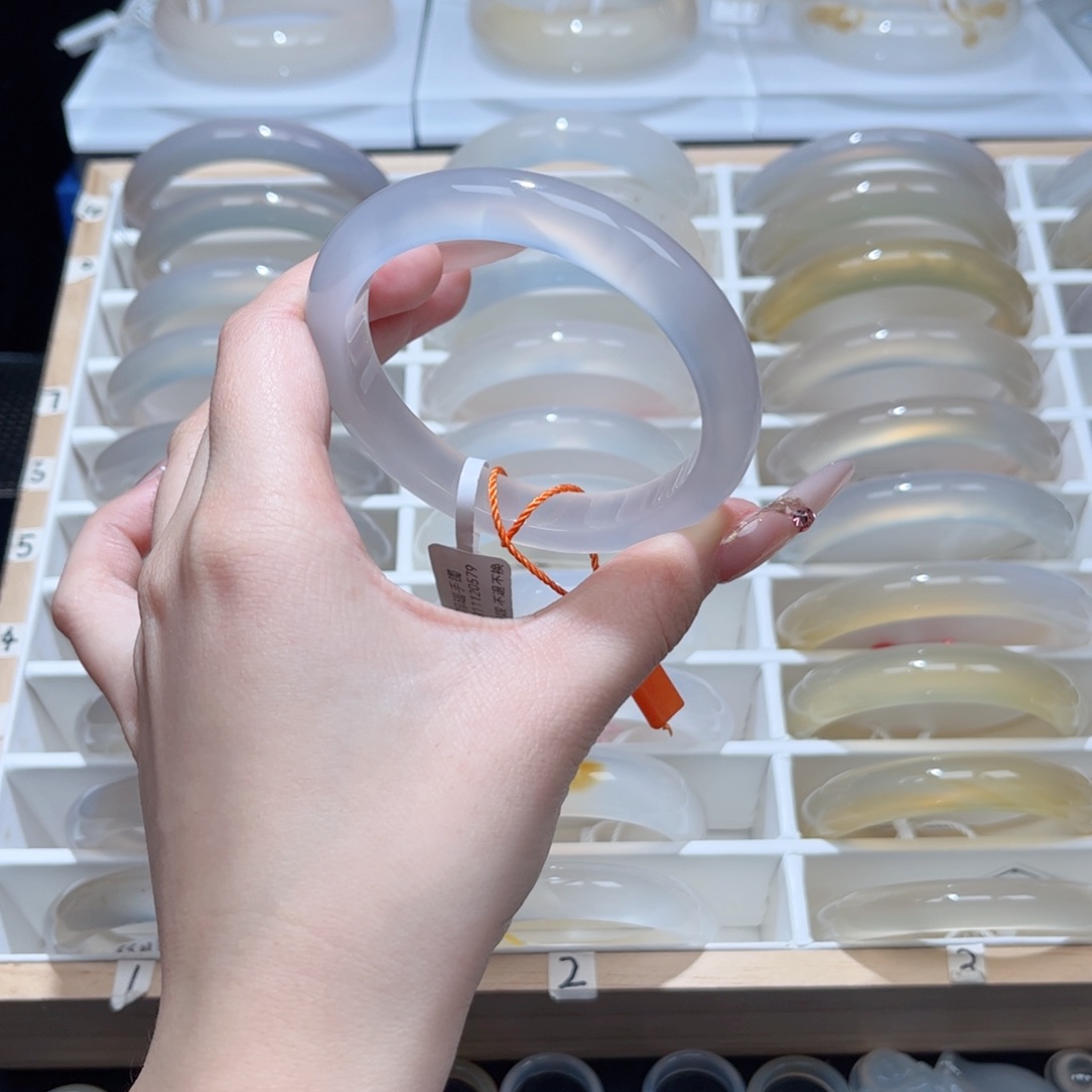 玛瑙/玉髓手镯未镶嵌0579