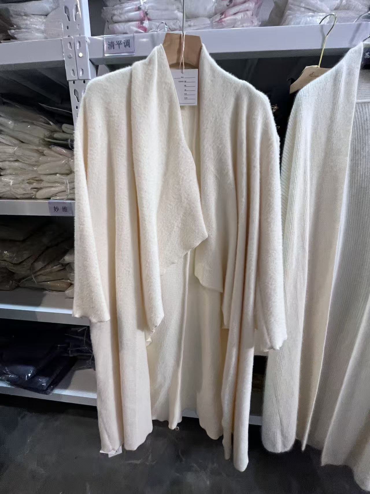 A16｜白色高级针织外衣