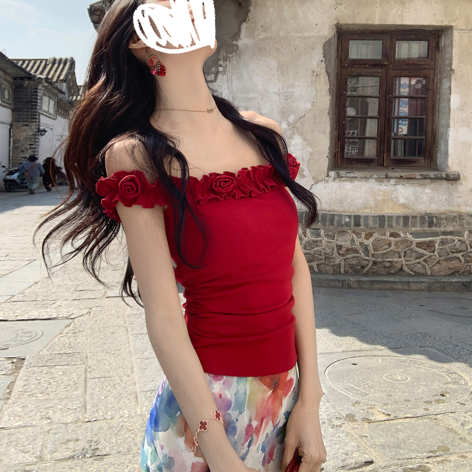 度月棠立体花朵一字肩木耳边T恤女2025夏季新款设计感纯欲上衣潮