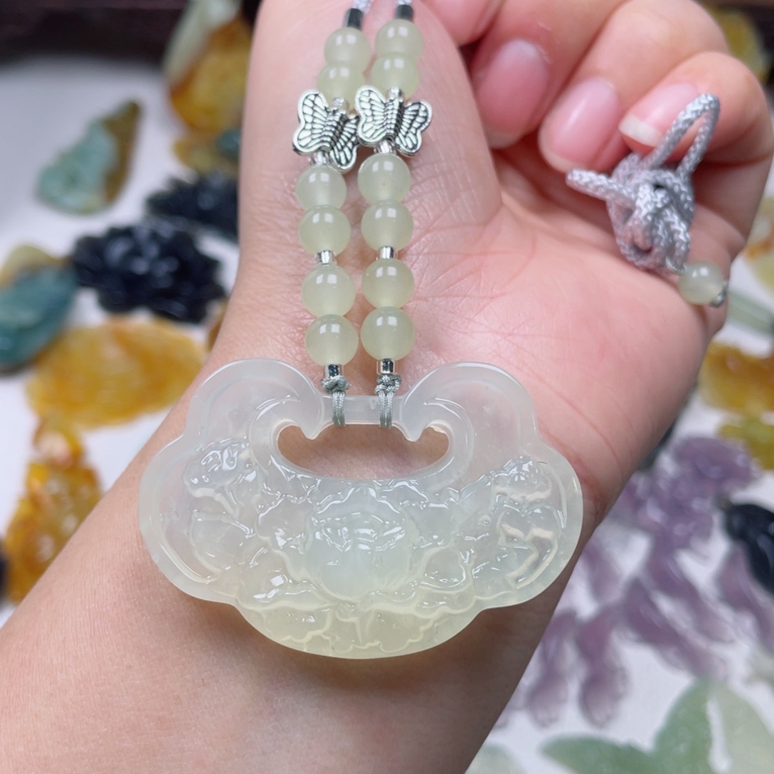 蛇纹石玉颈饰未镶嵌