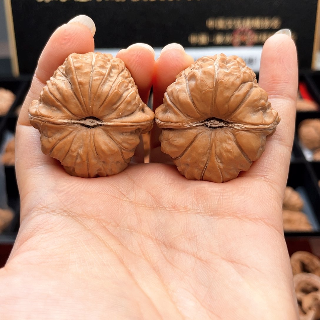 把件文玩核桃蒸****汤3911毕业级正圆同克重➕近正肩
