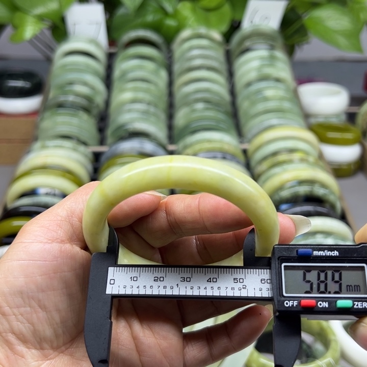 蛇纹石玉未镶嵌手镯104