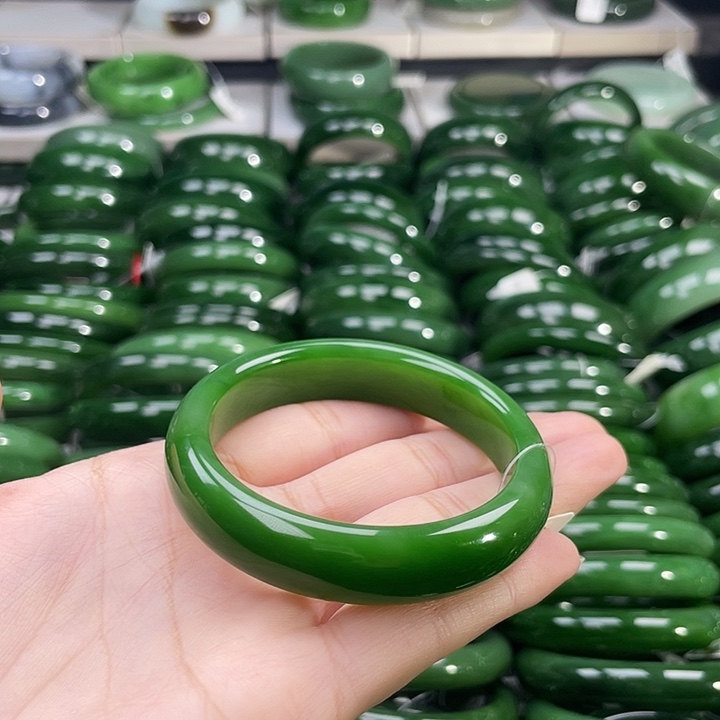 未镶嵌手镯和田玉（碧玉）