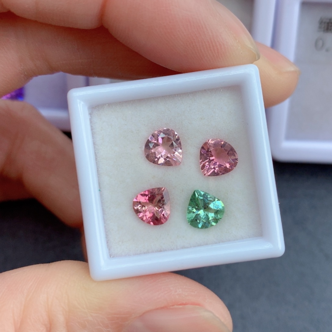 碧玺2.6克拉裸石未镶嵌