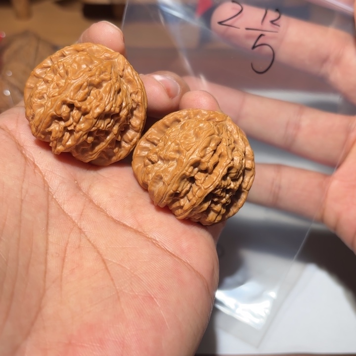 核桃三角白狮子核桃