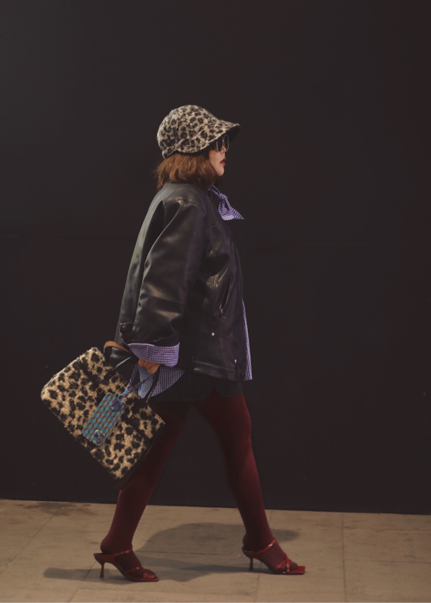 悦己美学《摩登女郎》系列2025设计师款百搭时尚显瘦气质款pu外套