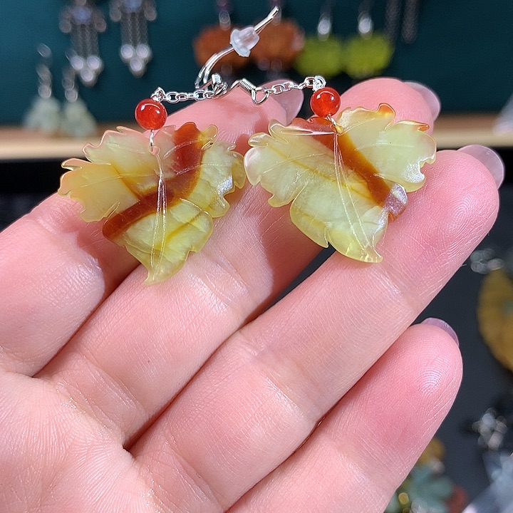 未镶嵌蛇纹石玉耳饰莫****5