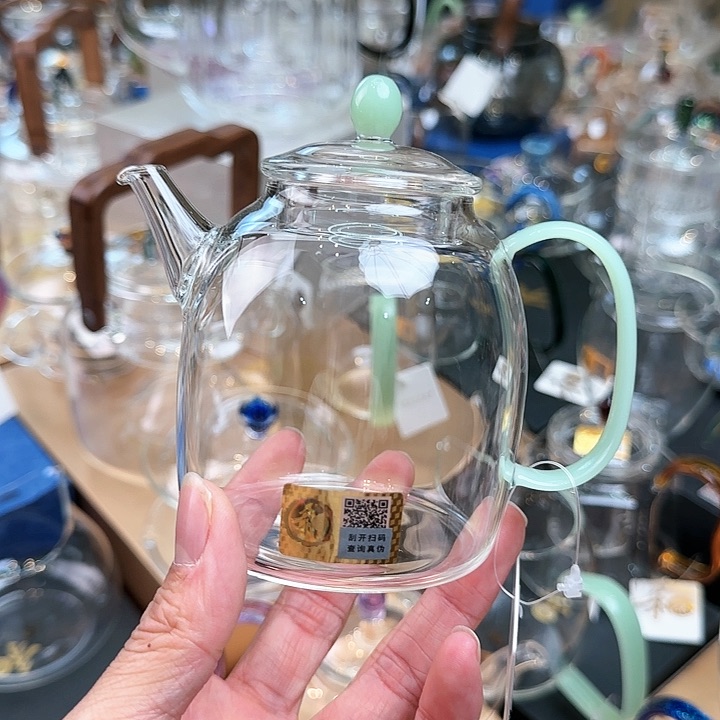 禾器浅玉色宴臣壶