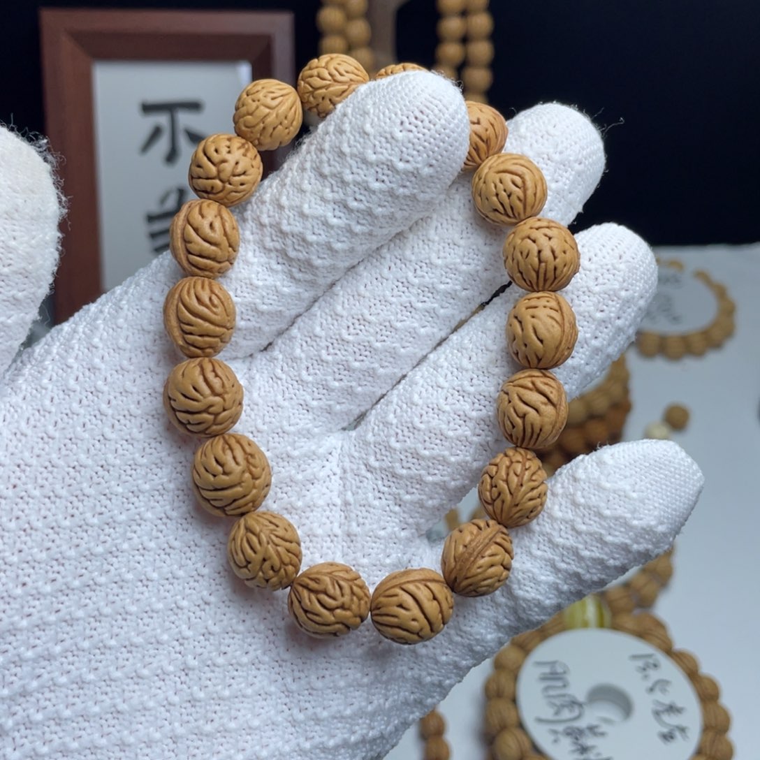 桃核手串12左右 大肠纹