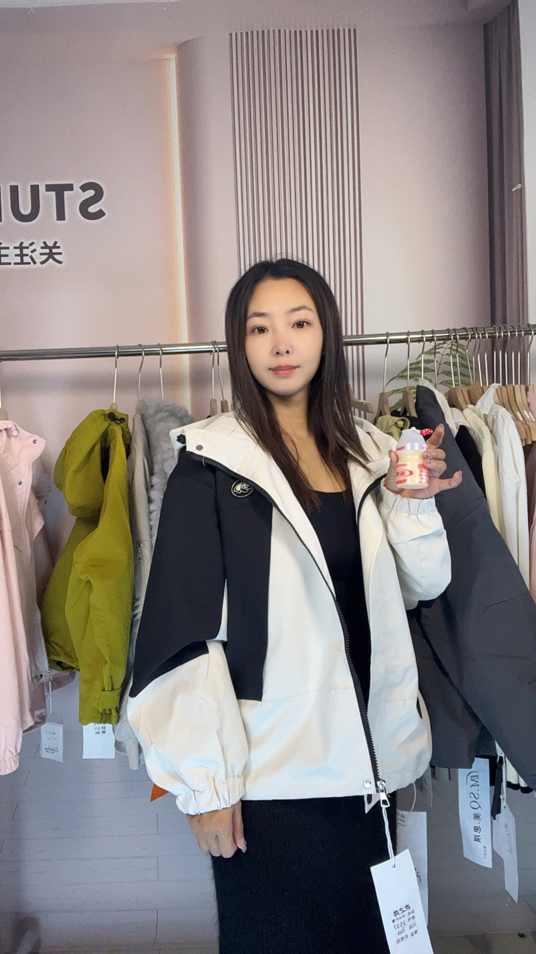 山系户外休闲防风防水男女款百搭冲锋衣110-120斤穿