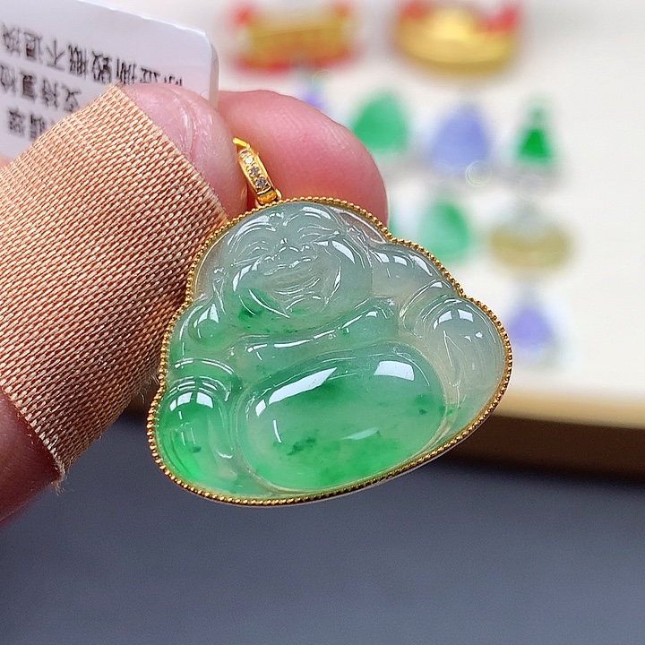 翡翠18K金镶嵌颈饰