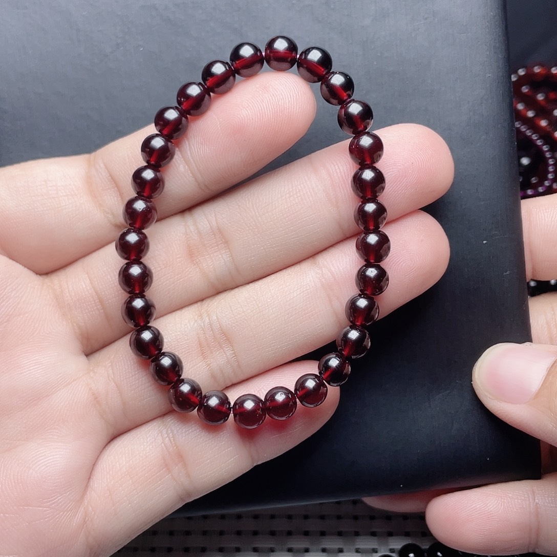 ✎****未镶嵌石榴石手链6.0MM毕业级酒红单圈天花板