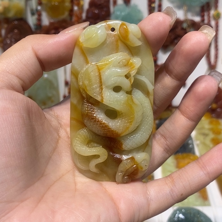 未镶嵌蛇纹石玉颈饰