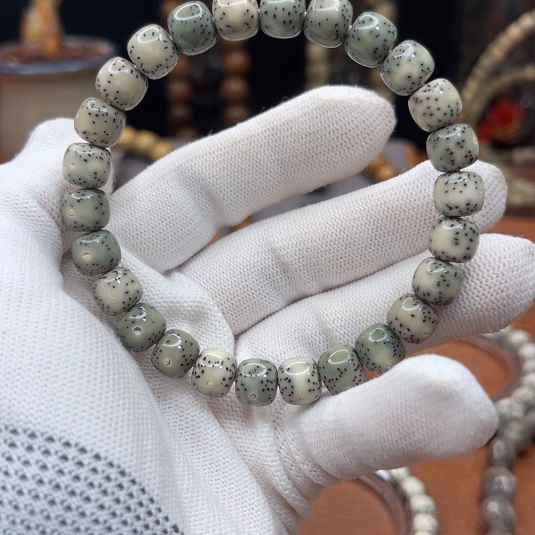 星月菩提吊坠9.8通体留白绿包白