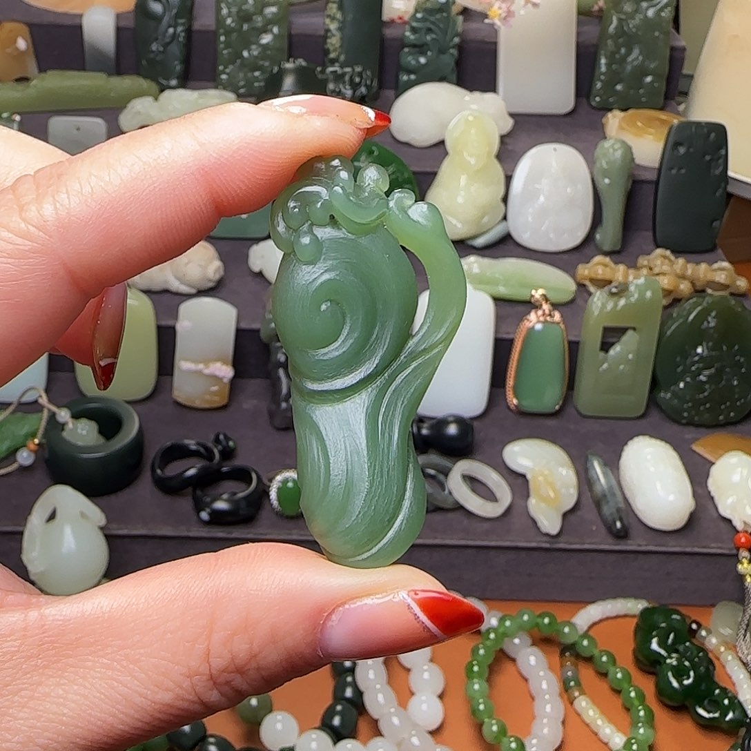 和田玉颈饰未镶嵌小**光